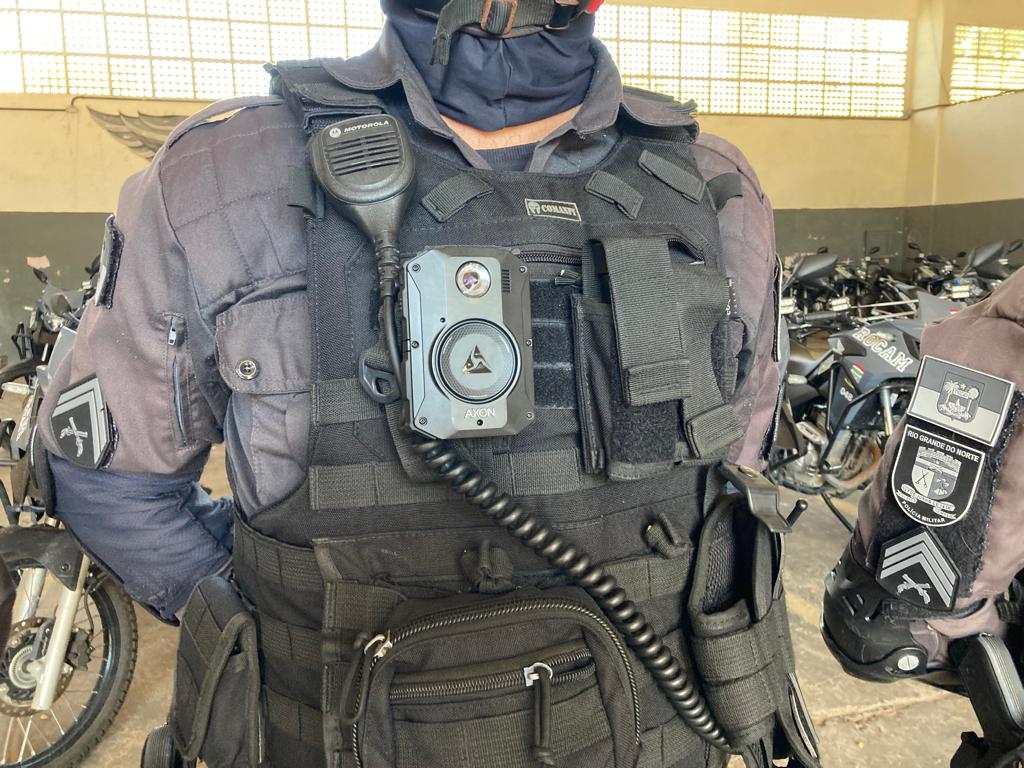 Câmera corporal em policial da Rocam