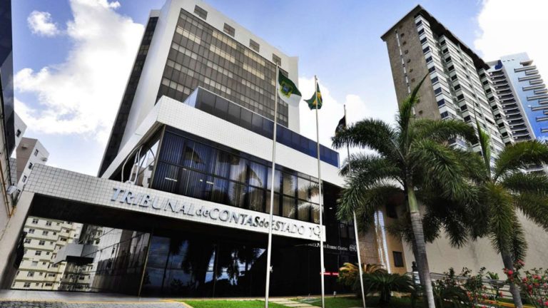 Técnicos do TCE pedem reprovação das contas de Carlos Eduardo Alves