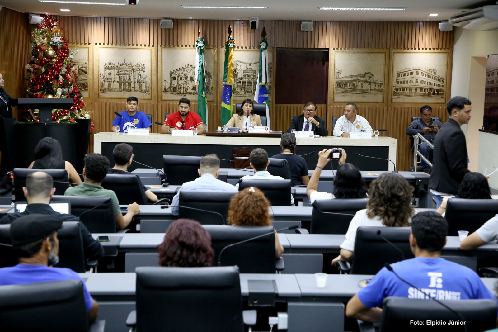 Proposta sobre fim da jornada 6×1 é debatida em comissão da Câmara de Natal
