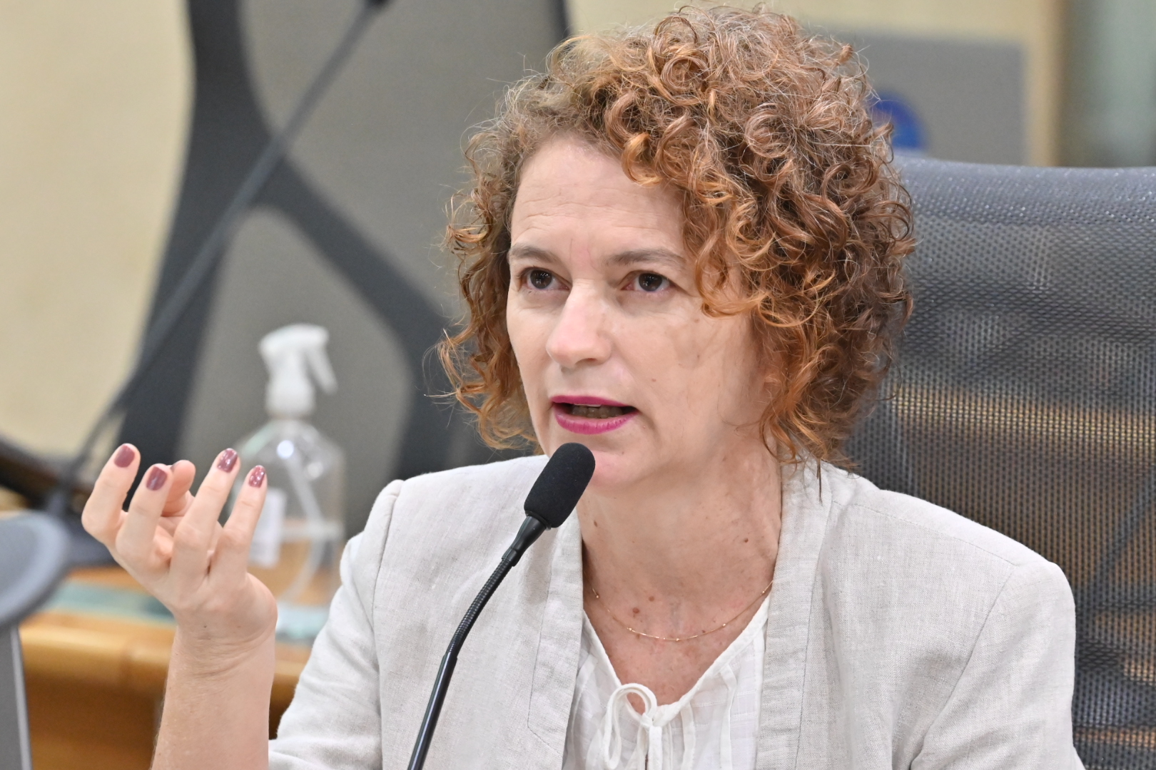 Projeto de Isolda Dantas prevê substituição de sirenes e sinais sonoros em escolas do RN