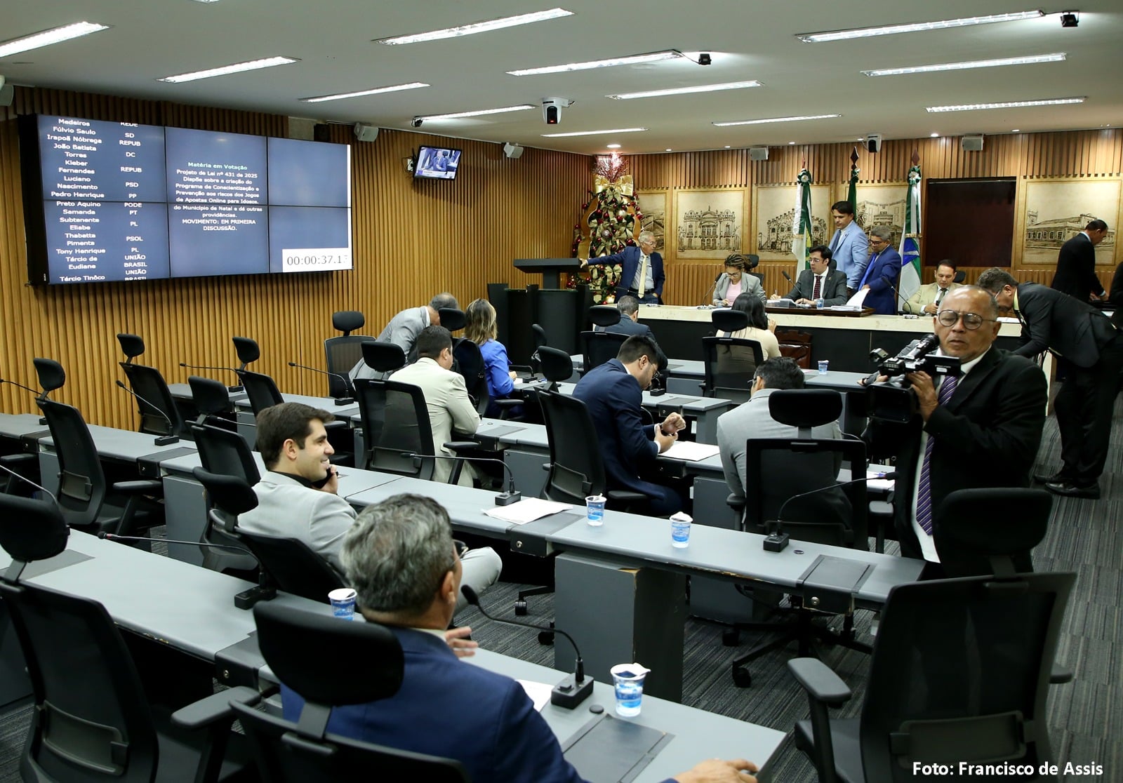 Câmara aprova seis projetos e cria nova comenda