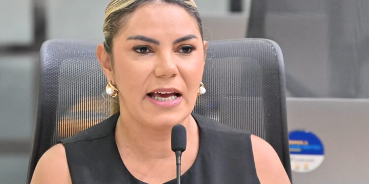 Eudiane Macedo alerta para ameaças do movimento Redpill e propõe combate