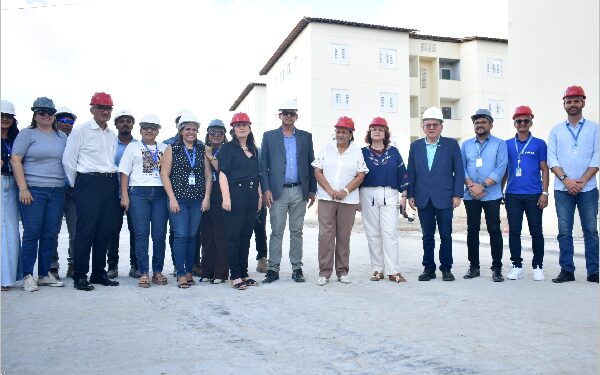 Prefeito Jaime Calado recebe Inês Magalhães para visita a empreendimento habitacional