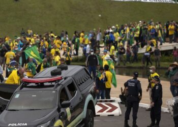 18 idosos do 8/1 vão para casa — uma semana antes do Congresso votar redução de penas
