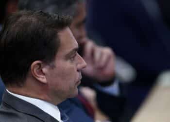 Como um condenado por golpe conseguiu viajar para os EUA e foi preso em Orlando