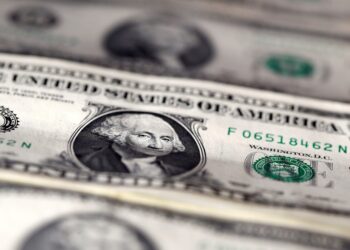 Dólar desaba e pode baratear gasolina no RN — se não fosse a margem dos postos