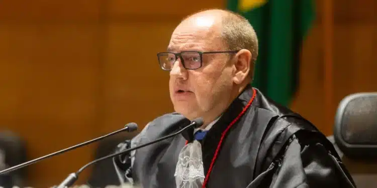 O governador em exercício do RJ, Desembargador Ricardo Couto.