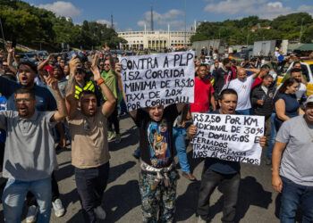 Entregadores vão esperar até 2027 para ter direitos garantidos por lei