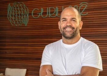 O empresário que fez o que o Congresso ainda debate: testou a escala 5x2