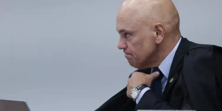 Por que Alexandre de Moraes nega-se a falar sobre o Caso Master?