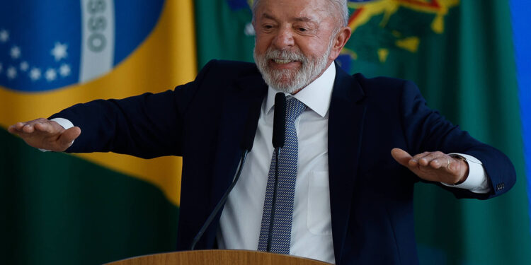 O plano de educação que chegou atrasado e a briga contra as escolas militares de Bolsonaro
