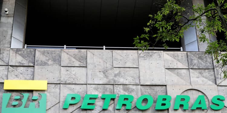 Petrobras acha mais petróleo no RJ enquanto o RN espera há anos por investimentos equivalentes