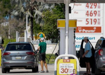 Petróleo quase bate US$ 100 e já faz motorista brasileiro chorar