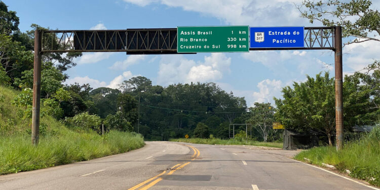 Três facções disputam controle de rotas: onde entra a droga que abastece o Brasil?