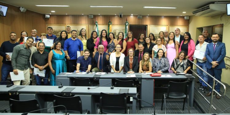 Câmara de Natal homenageia terceirizados em sessão inédita