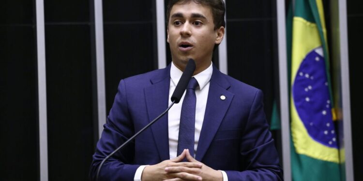 Nikolas usou jatinho em campanha para Bolsonaro; TCU arquiva por não ser sua competência