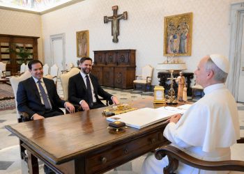 O católico que precisa explicar os tuítes do patrão