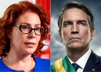 Imagem colorida mostra Carla Zambelli e ator de filme Dark Horse, sobre Bolsonaro. Metrópoles